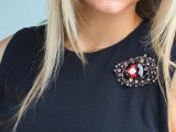  Bross csiszolt kövekkel Kitűzők, Brossok
