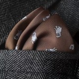                     Exkluzív díszzsebkendő - Barna mintás