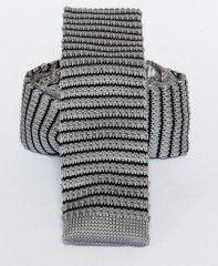 Prémium  kötött nyakkendő - Szürke-fekete csíkos Kötött nyakkendők